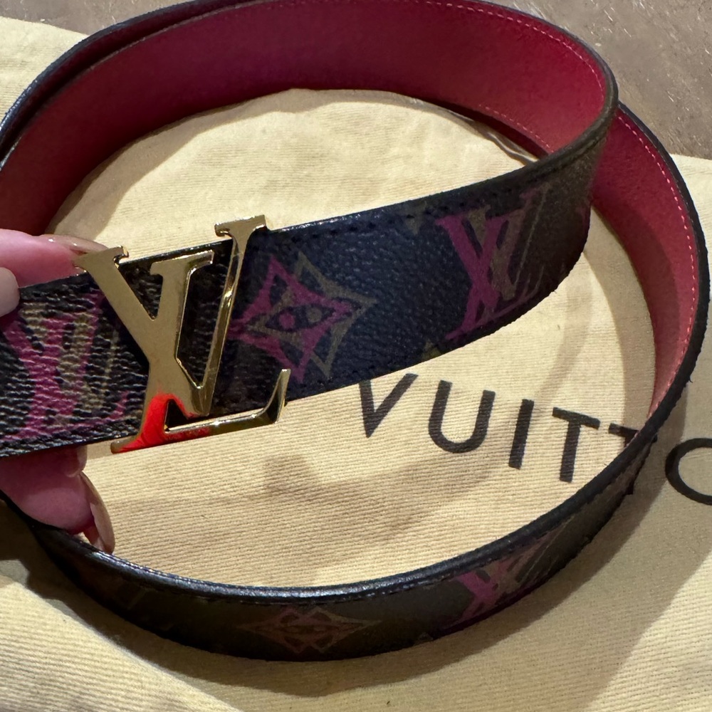 Reversible 25mm Louis Vuitton Monogram/fuchsia belt size 85
